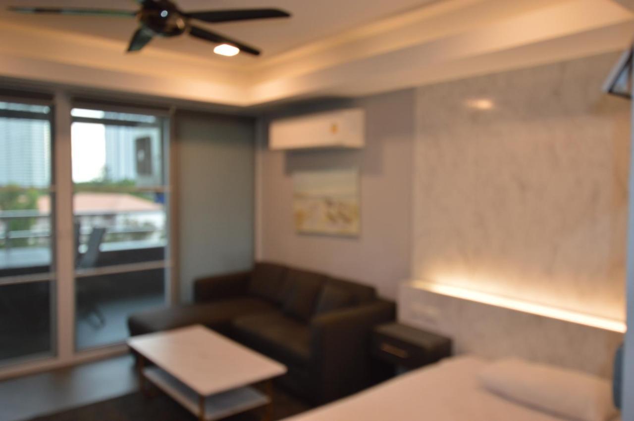Villa Germania Jomtien Beach Exterior photo