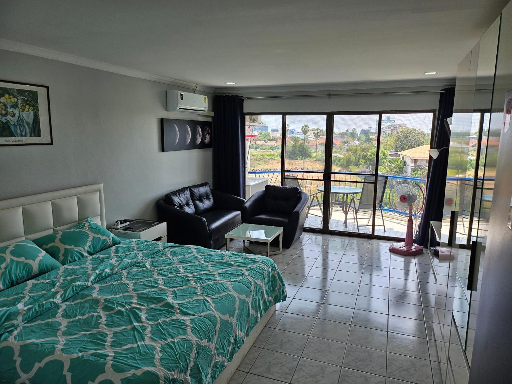 Villa Germania Jomtien Beach Exterior photo